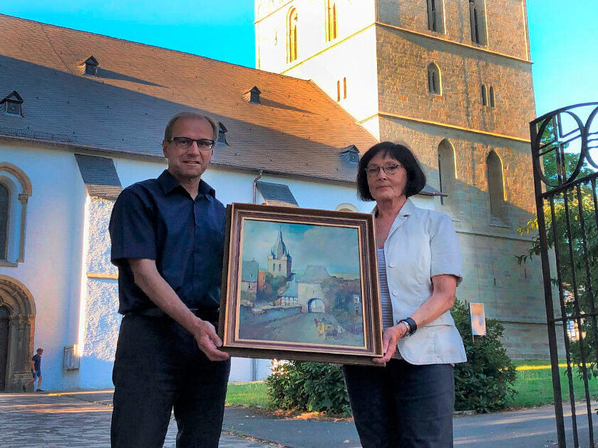 Übergange eines Gemäldes einer Kirche vor der dargestellten Kirche